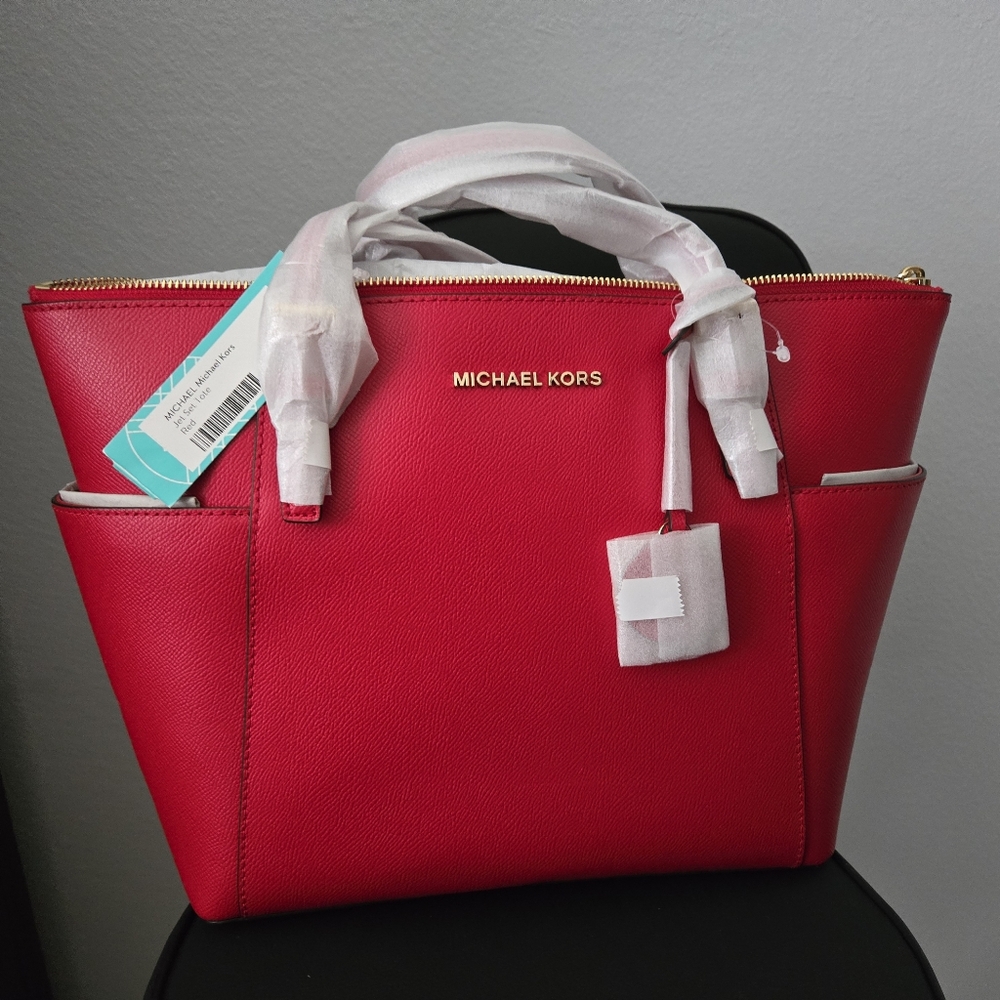 Michael Kors Jet Set Tote Red - Perfect for Christmas! - Picture 8 of 12